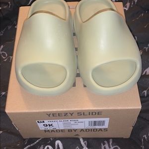Unisex slides